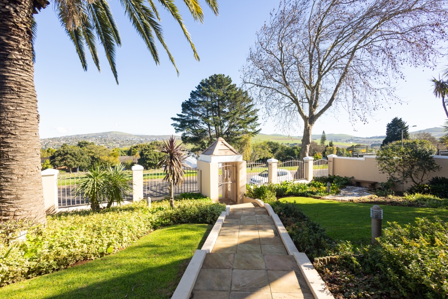 4 Bedroom Property for Sale in Kenridge Heights Western Cape